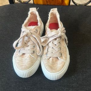 Girls sneakers